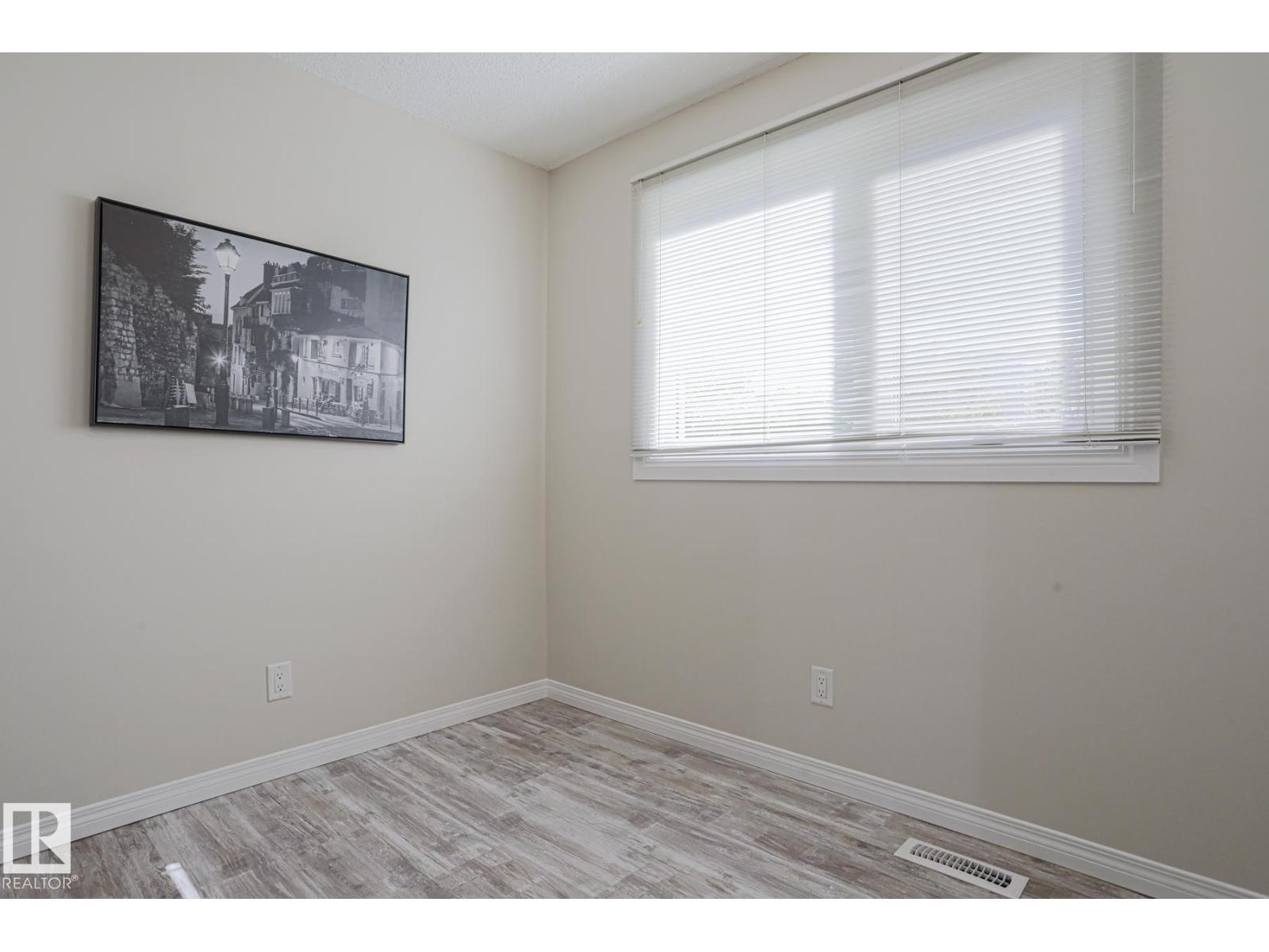 Photo 12 of 17 11115 27 Av Nw, Edmonton AB