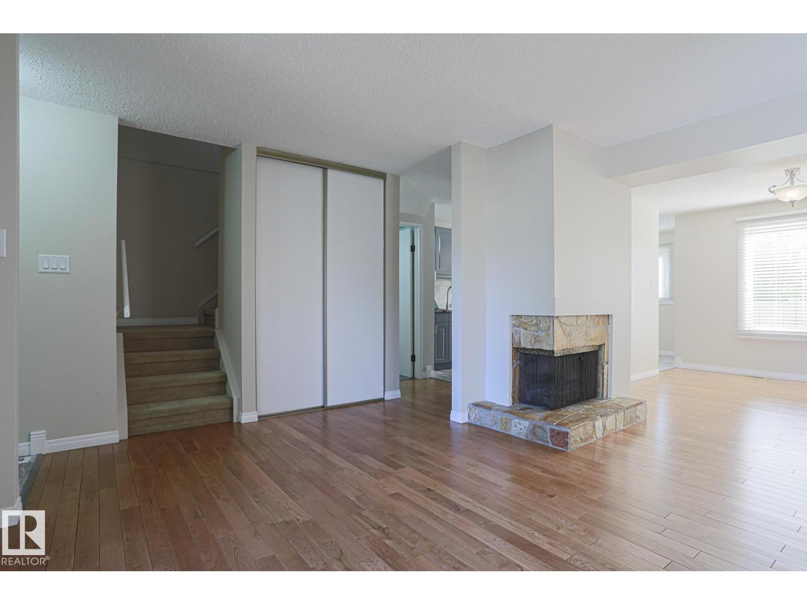 Photo 7 of 17 11115 27 Av Nw, Edmonton AB