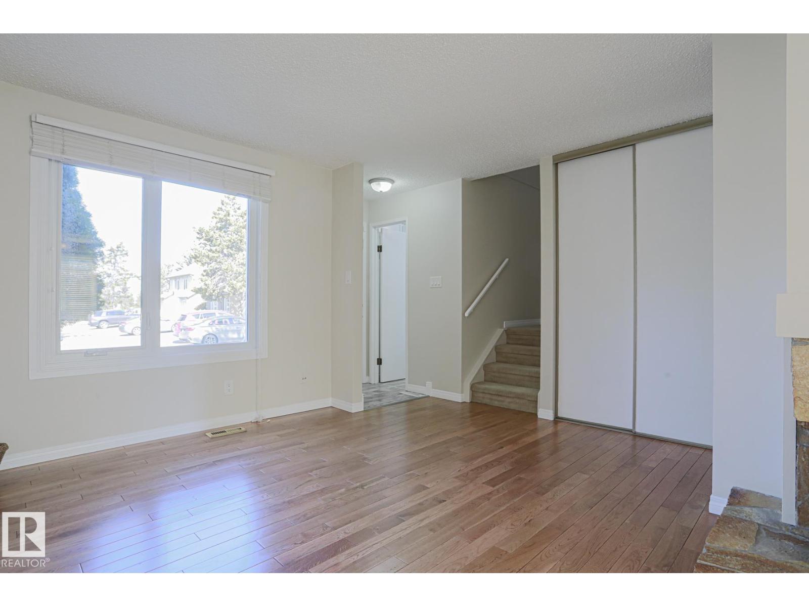 Photo 8 of 17 11115 27 Av Nw, Edmonton AB