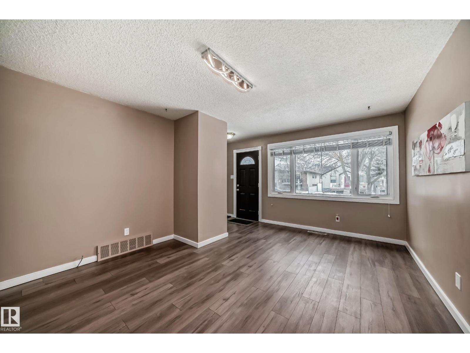 Photo 15 of 13028 65 St Nw, Edmonton AB