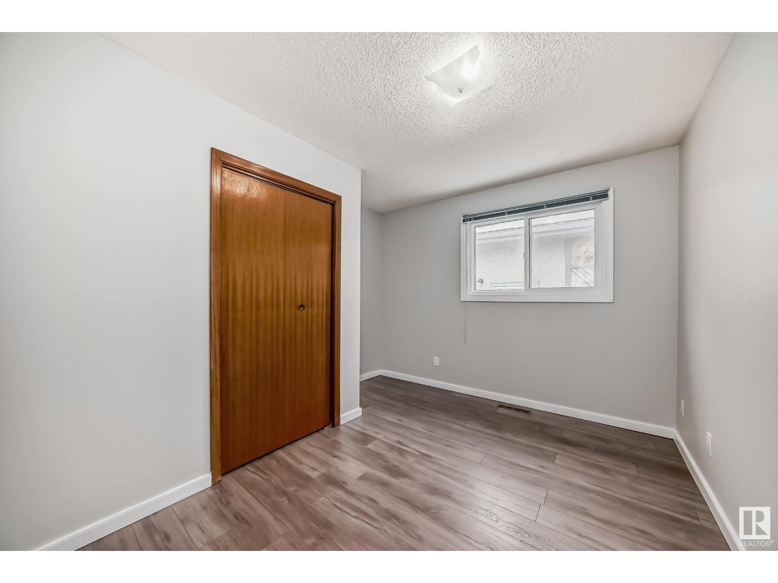 Photo 9 of 13028 65 St Nw, Edmonton AB