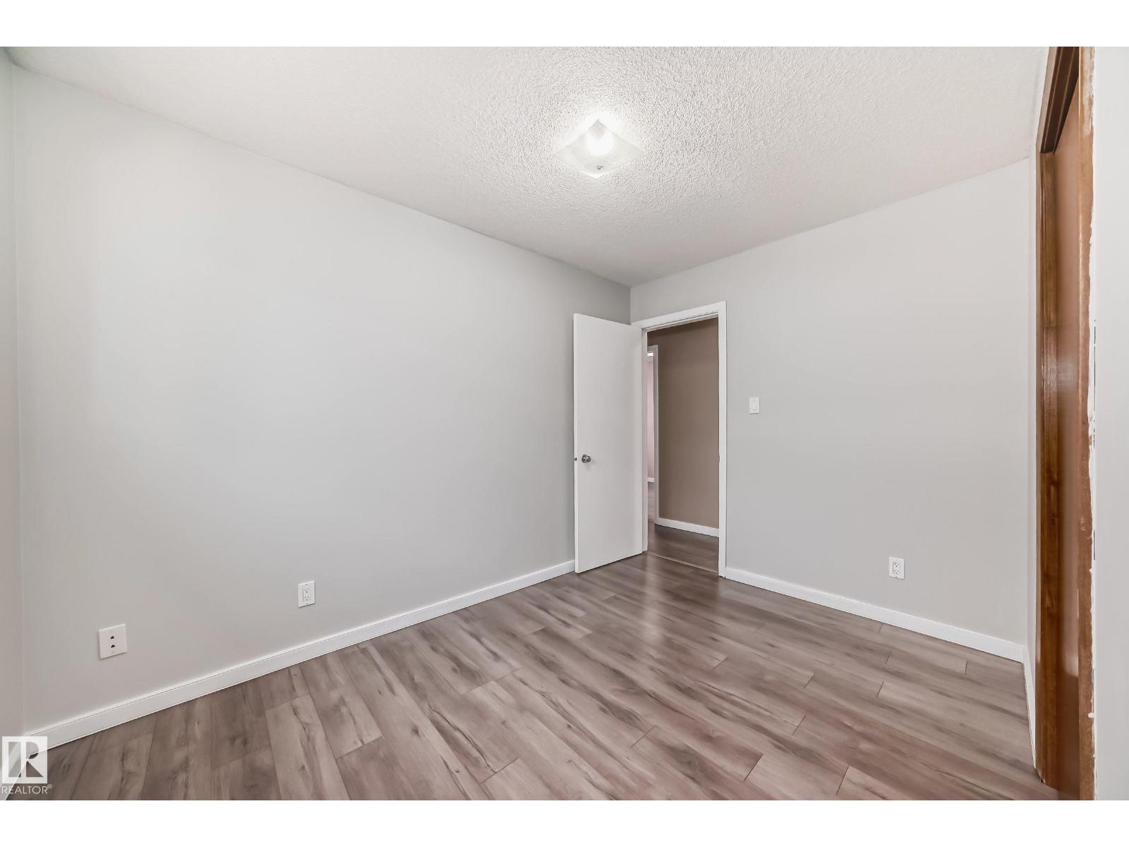 Photo 10 of 13028 65 St Nw, Edmonton AB