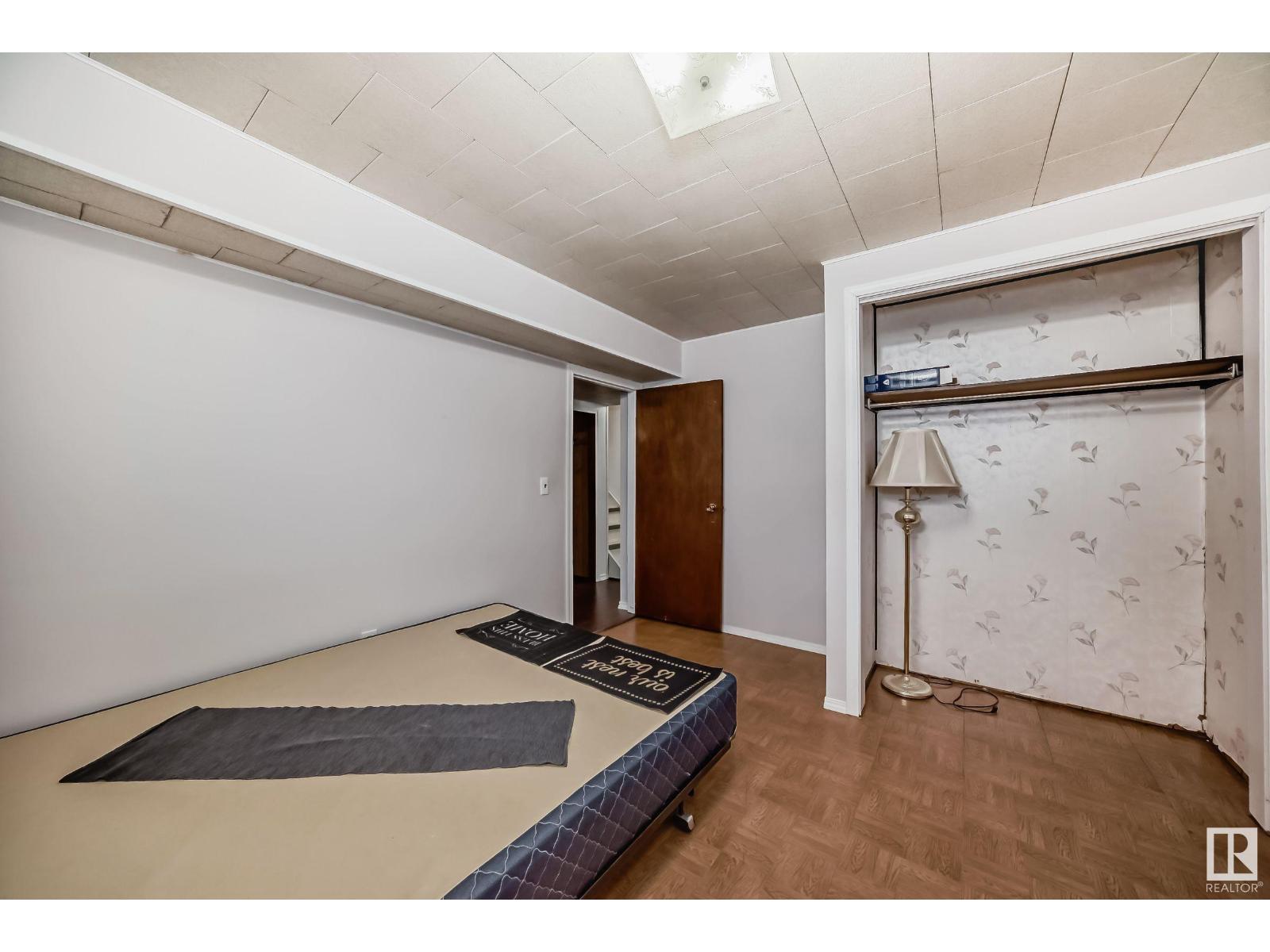 Photo 6 of 13028 65 St Nw, Edmonton AB
