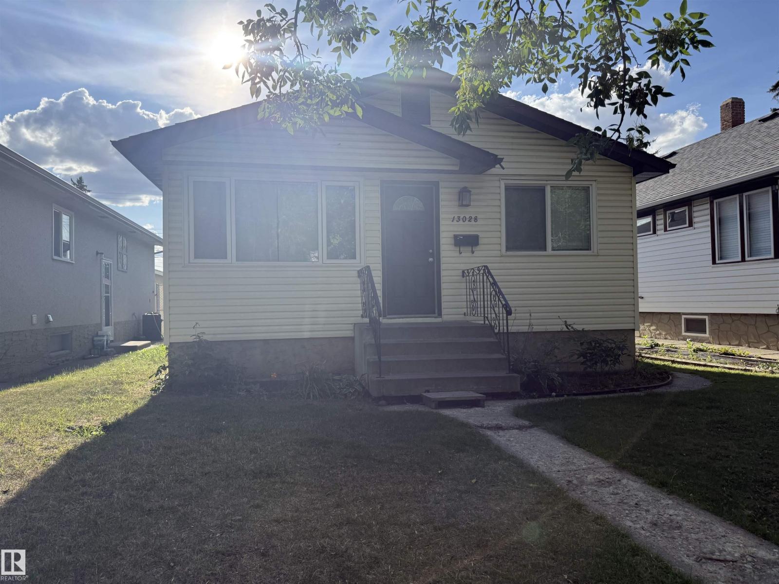 Photo 37 of 13028 65 St Nw, Edmonton AB