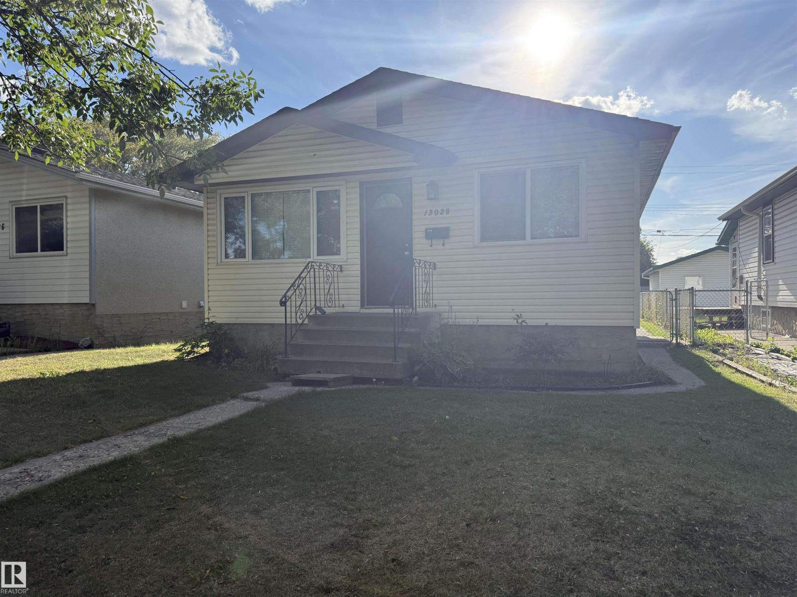 Photo 39 of 13028 65 St Nw, Edmonton AB