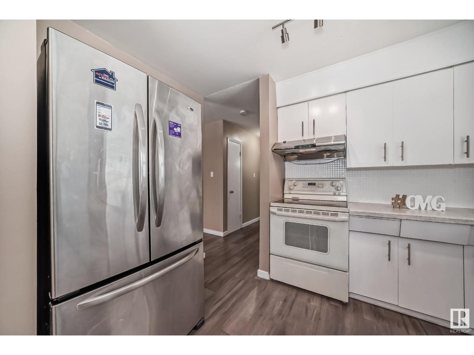 Photo 3 of 13028 65 St Nw, Edmonton AB