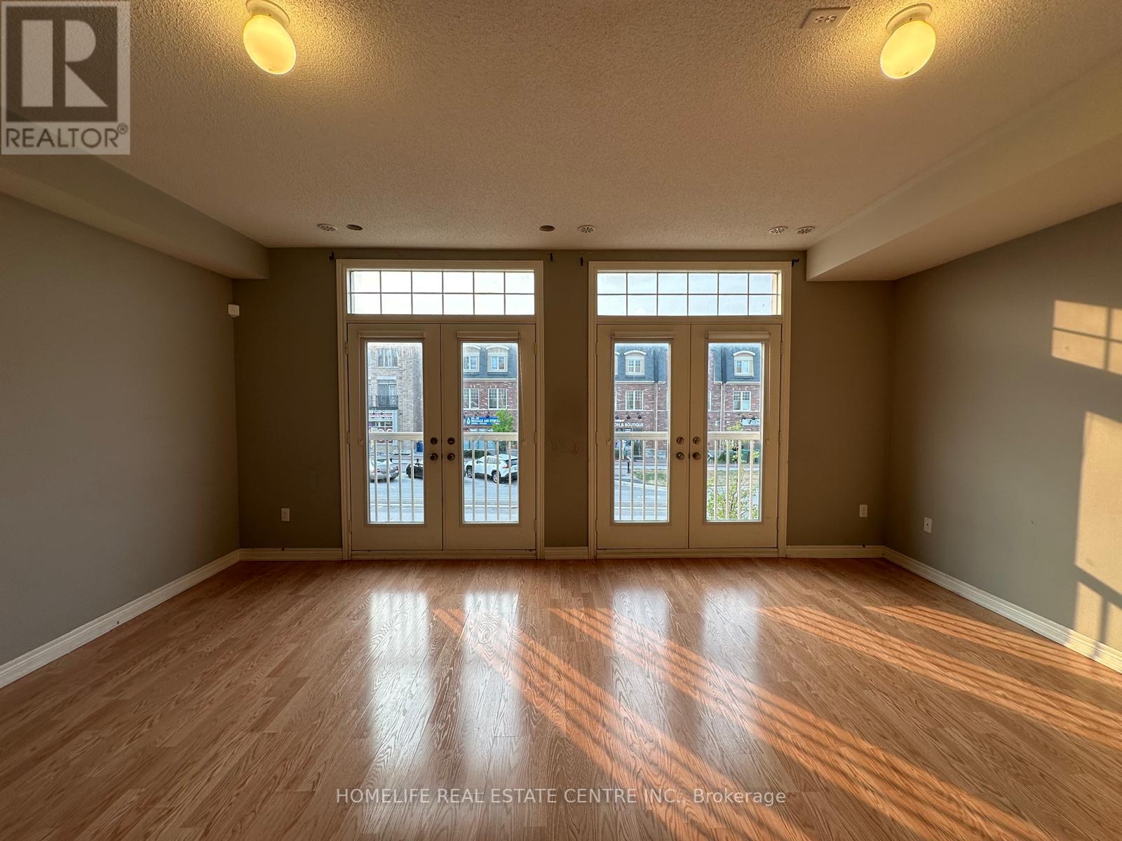 Photo 11 of 139 Inspire Boulevard N, Brampton ON