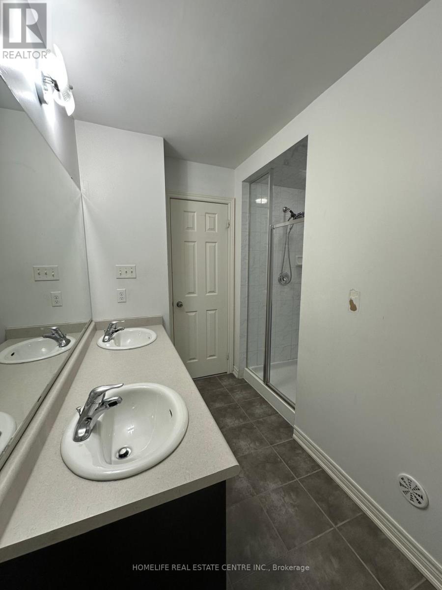 Photo 10 of 139 Inspire Boulevard N, Brampton ON