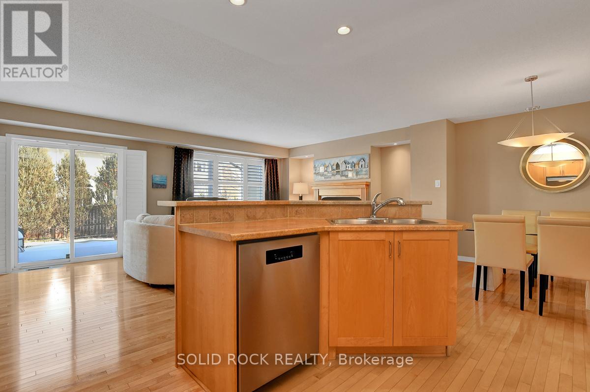 Photo 10 of 621 Braecreek Avenue, Ottawa ON