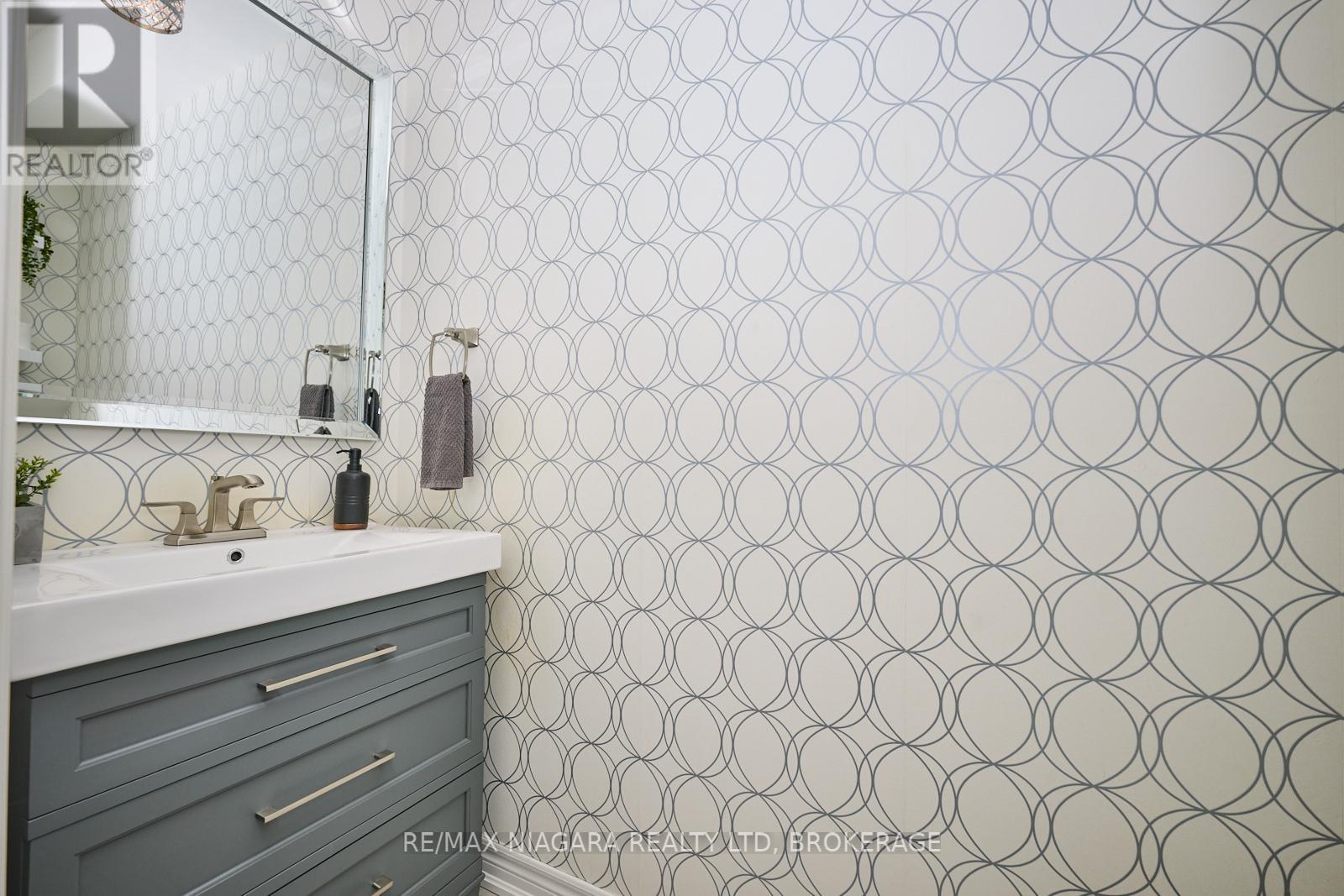 Photo 15 of 8886 Black Forest Crescent, Niagara Falls ON