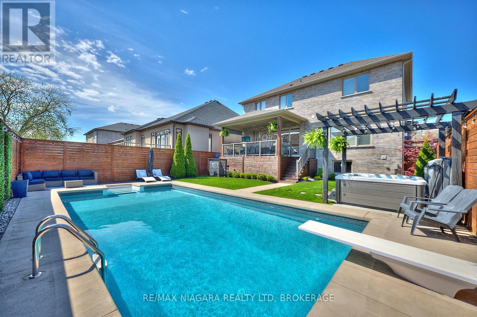 Photo 2 of 8886 Black Forest Crescent, Niagara Falls ON