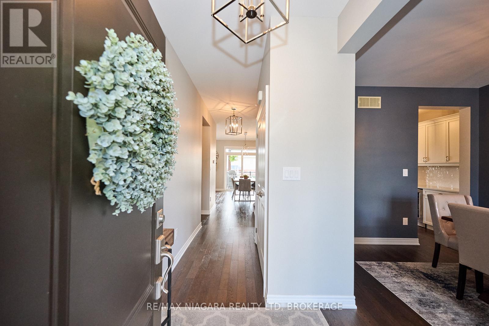 Photo 4 of 8886 Black Forest Crescent, Niagara Falls ON