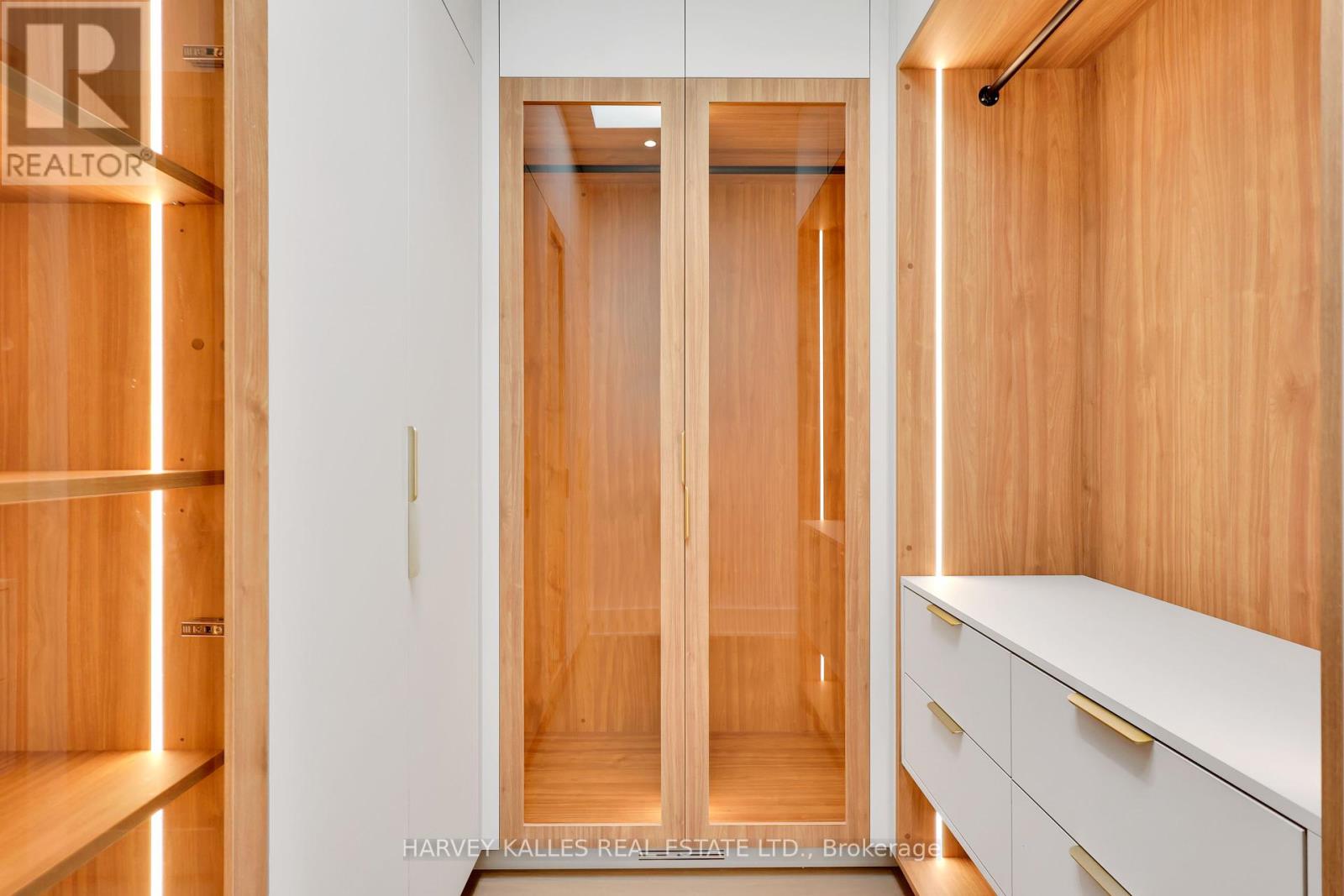 Photo 25 of 171 Belsize Drive, Toronto ON