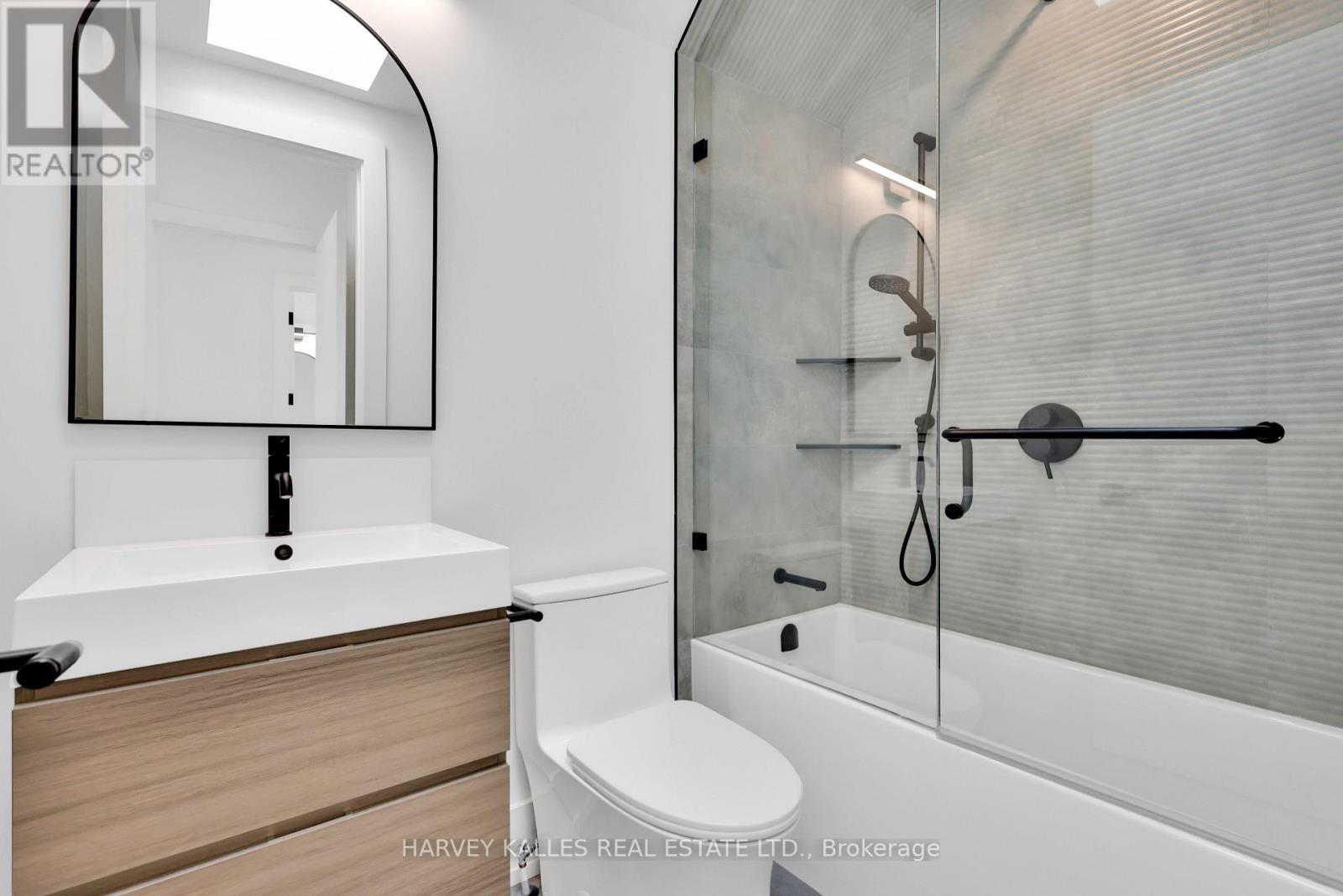 Photo 31 of 171 Belsize Drive, Toronto ON