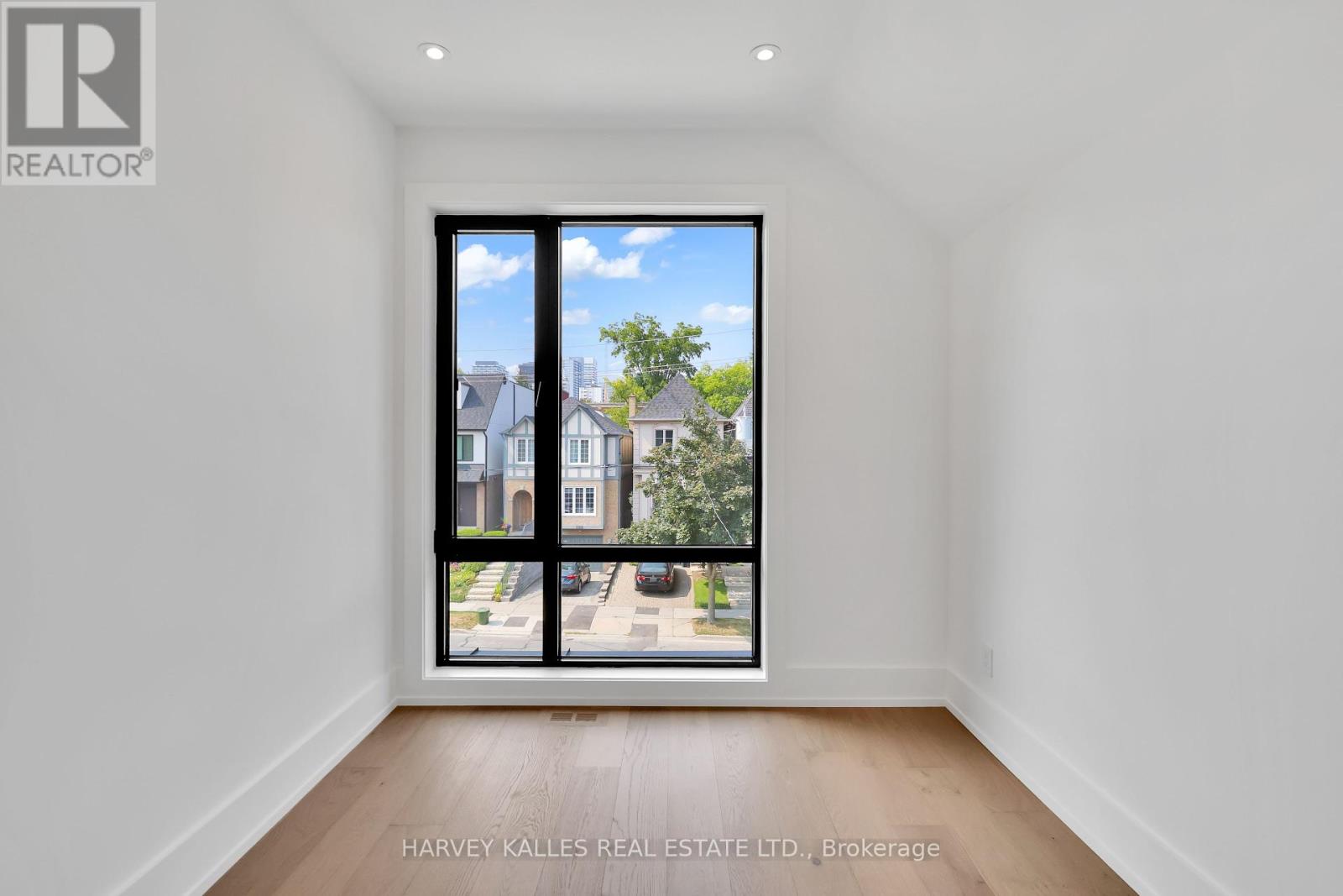 Photo 30 of 171 Belsize Drive, Toronto ON