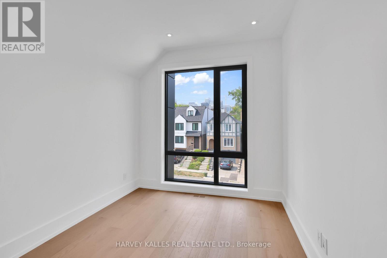 Photo 32 of 171 Belsize Drive, Toronto ON