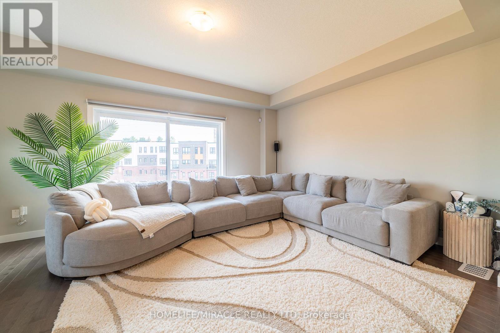 Photo 13 of 933 Robert Ferrie Drive, Kitchener ON