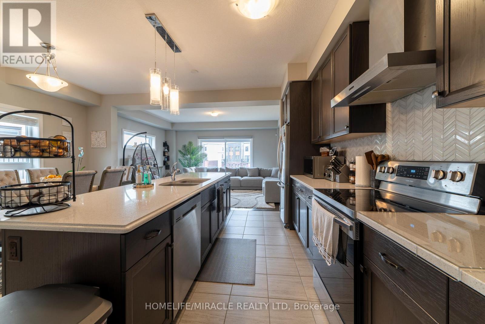 Photo 8 of 933 Robert Ferrie Drive, Kitchener ON