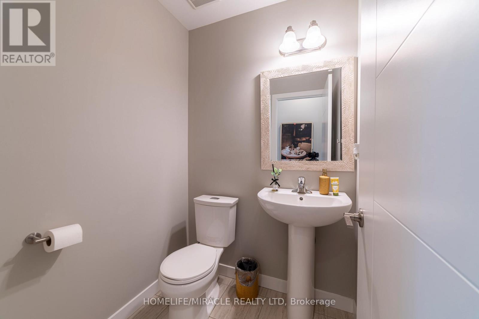 Photo 6 of 933 Robert Ferrie Drive, Kitchener ON
