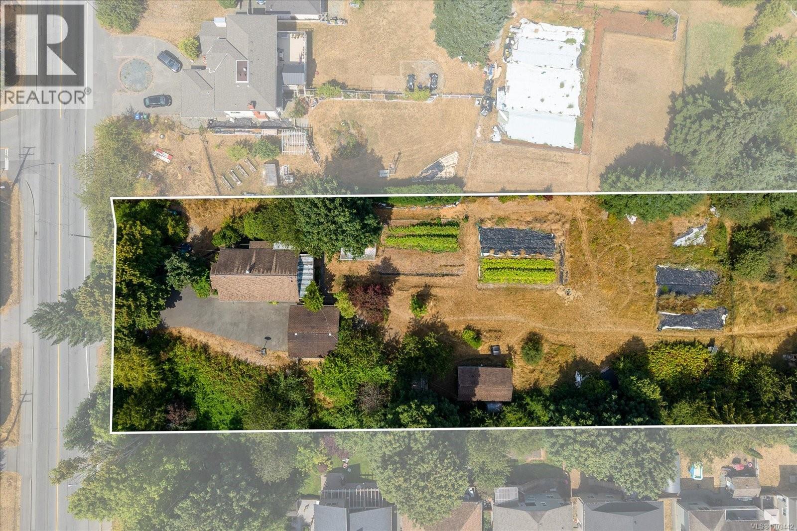 Photo 37 of 950 Bruce Ave, Nanaimo BC