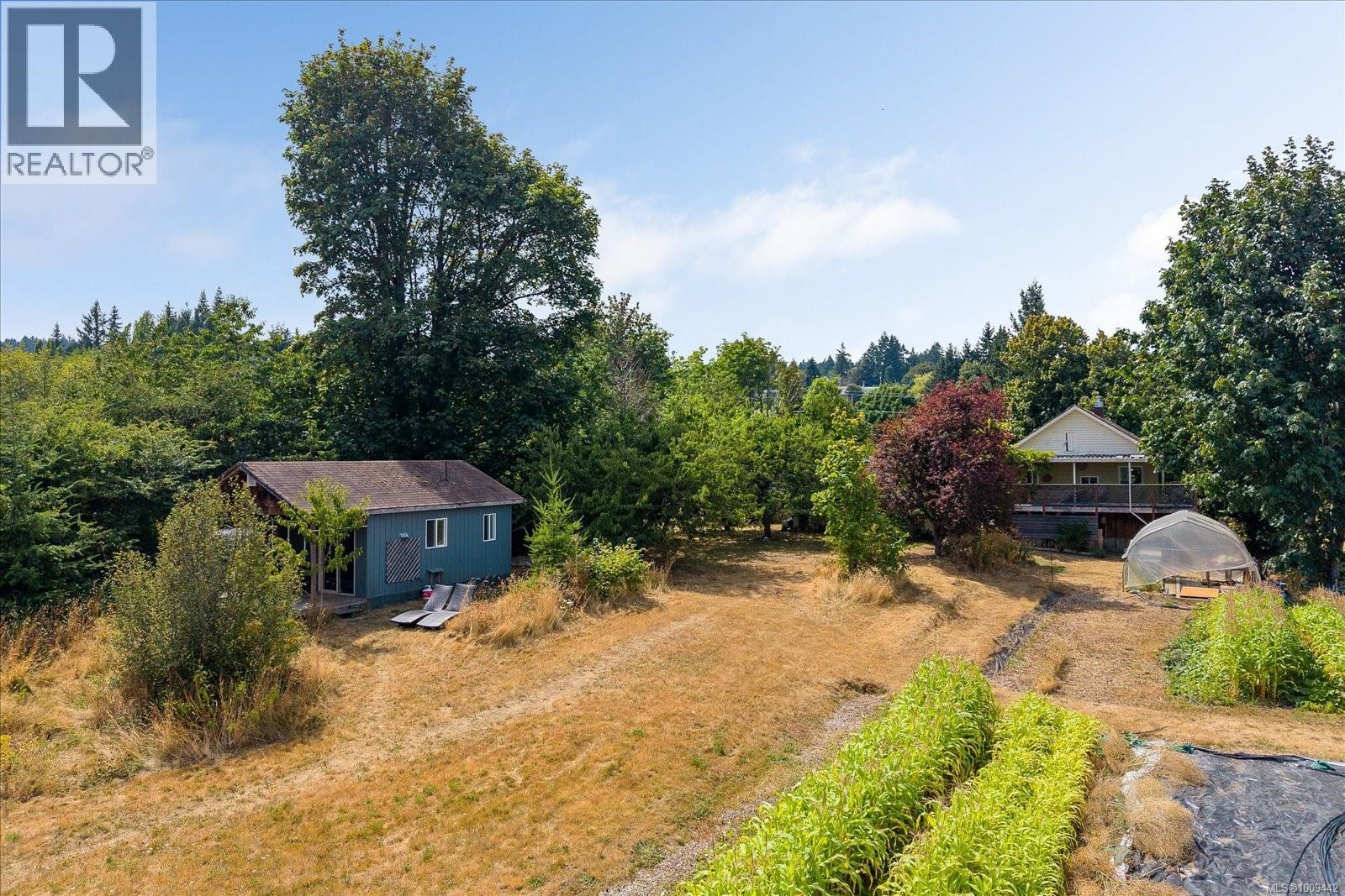 Photo 11 of 950 Bruce Ave, Nanaimo BC