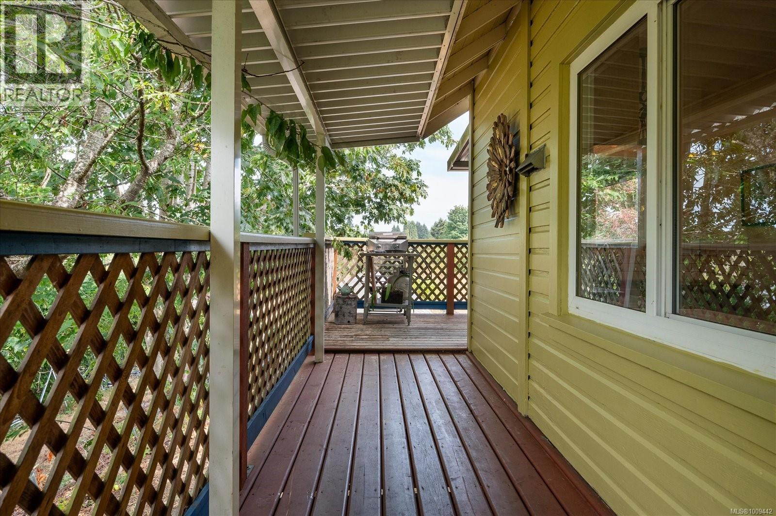 Photo 29 of 950 Bruce Ave, Nanaimo BC