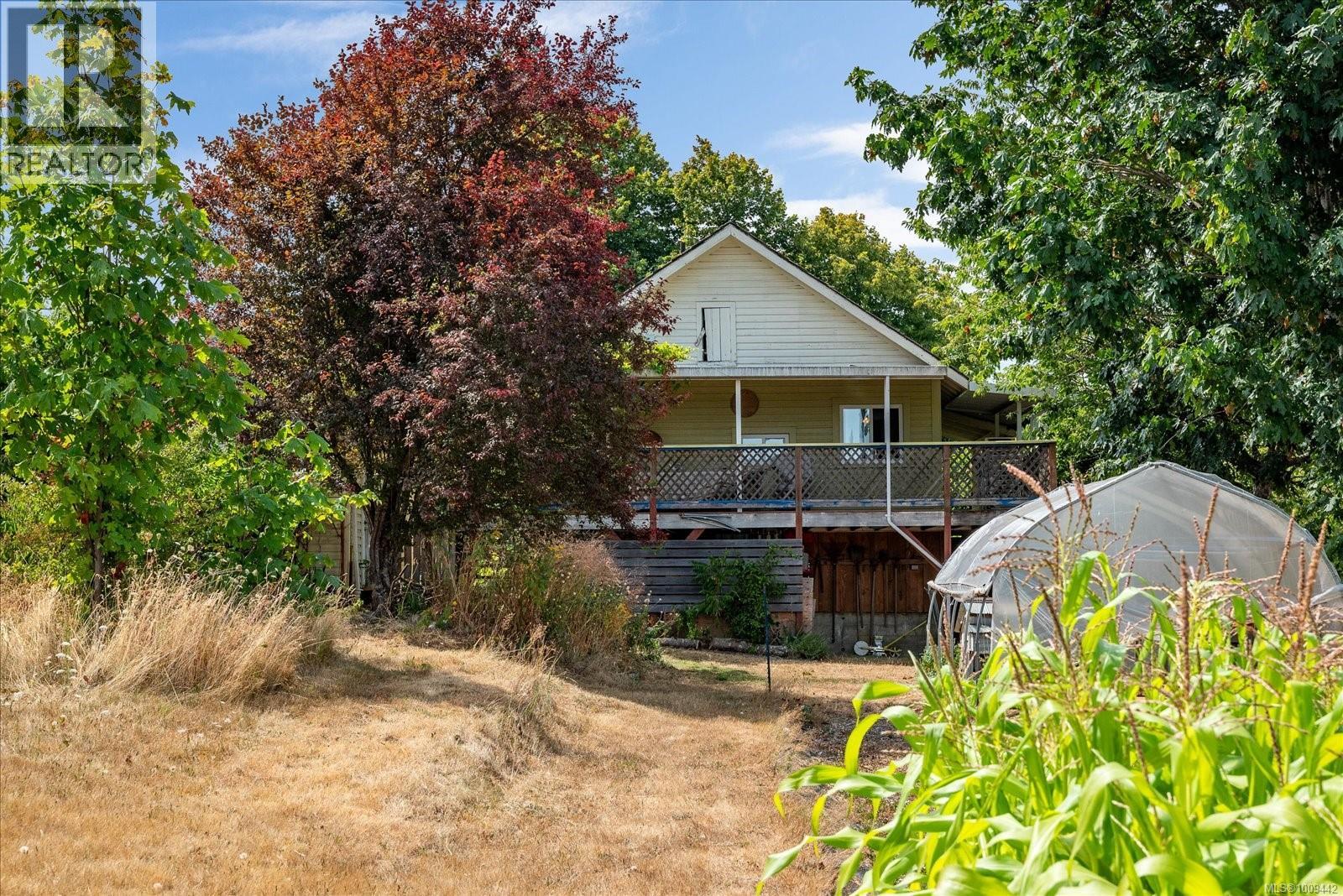 Photo 6 of 950 Bruce Ave, Nanaimo BC