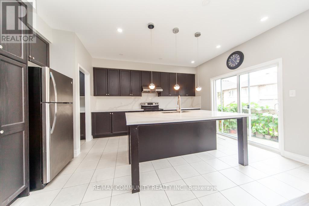 Photo 15 of 24 Raithby Crescent, Ajax ON