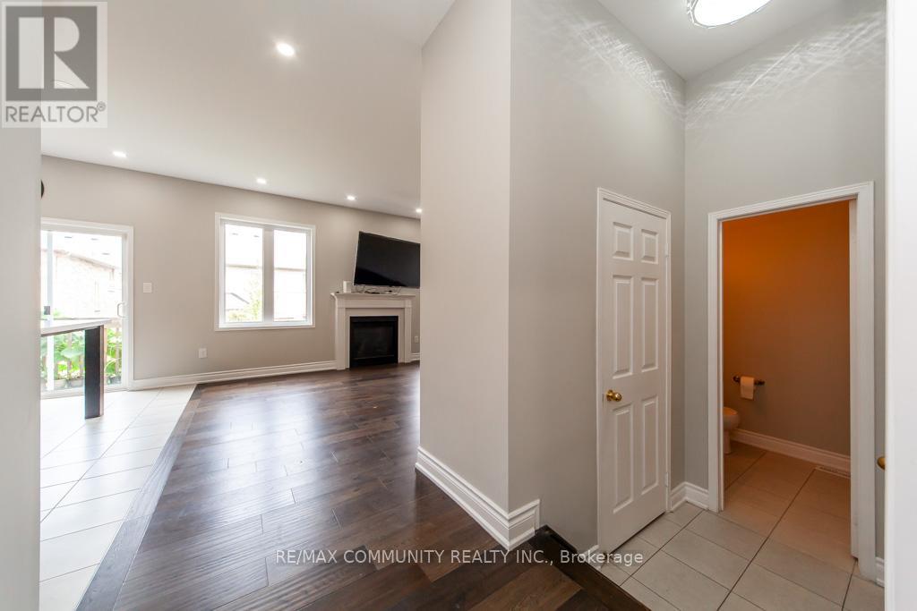 Photo 22 of 24 Raithby Crescent, Ajax ON