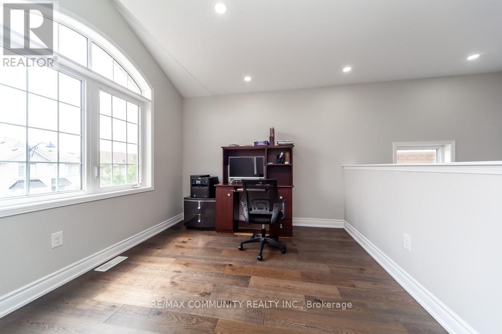 Photo 25 of 24 Raithby Crescent, Ajax ON