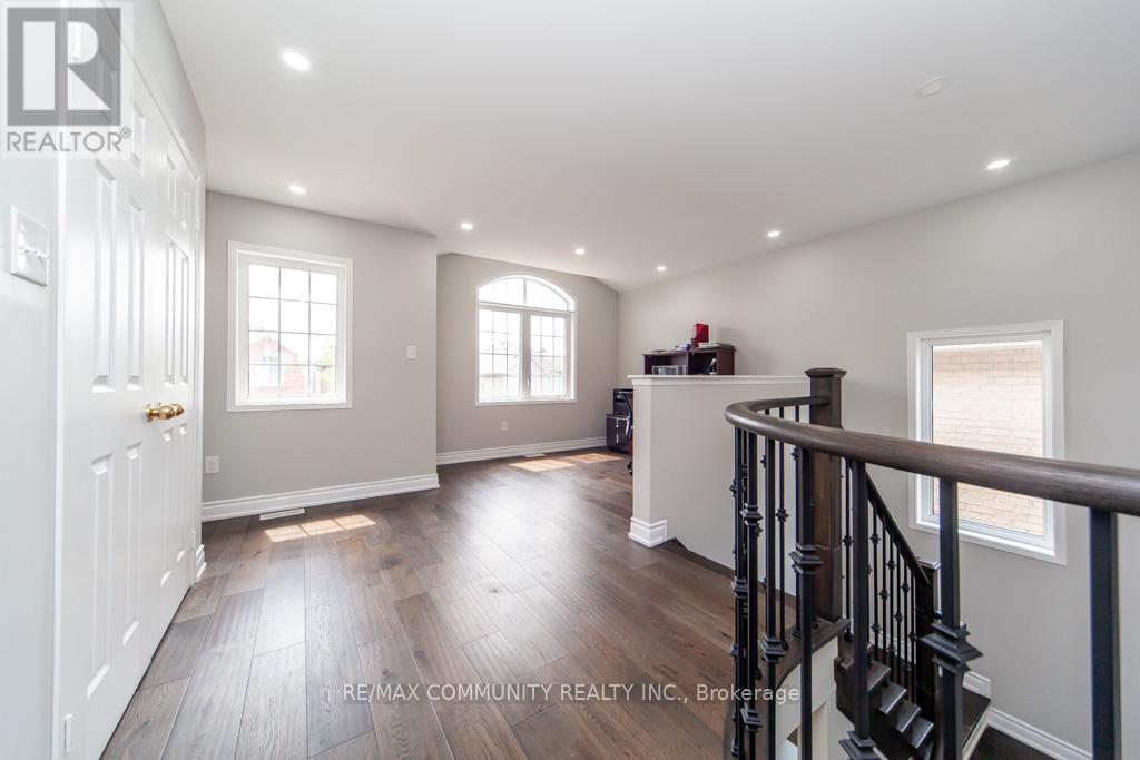 Photo 24 of 24 Raithby Crescent, Ajax ON