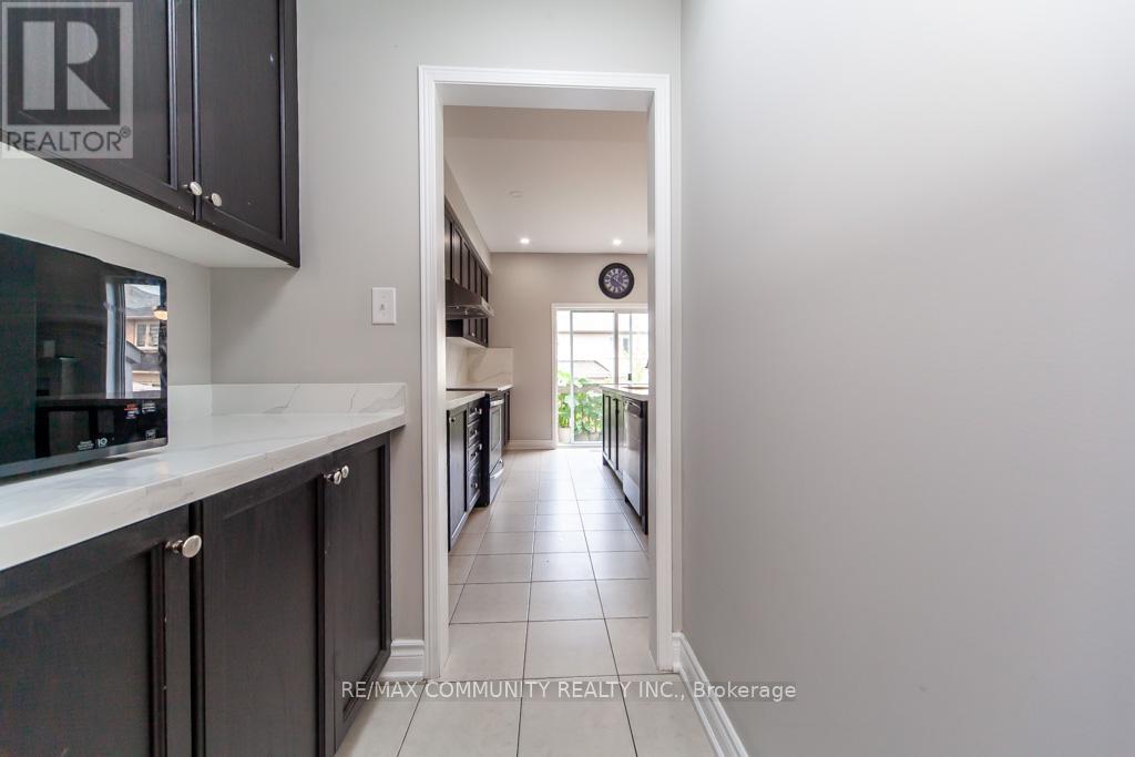 Photo 16 of 24 Raithby Crescent, Ajax ON