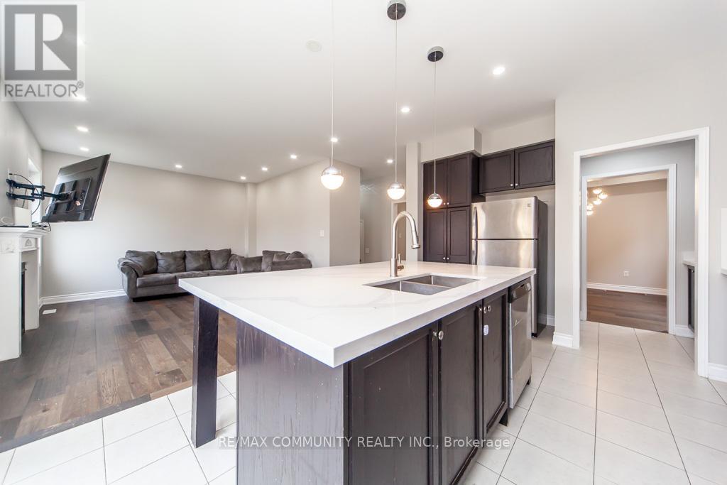 Photo 18 of 24 Raithby Crescent, Ajax ON