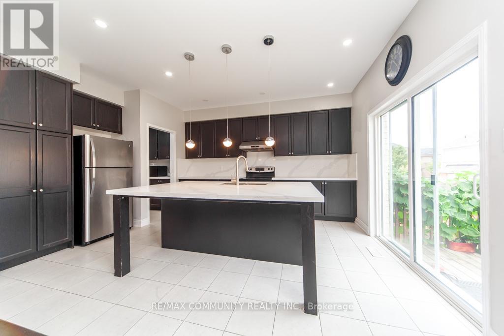Photo 14 of 24 Raithby Crescent, Ajax ON