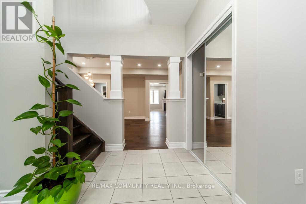 Photo 6 of 24 Raithby Crescent, Ajax ON