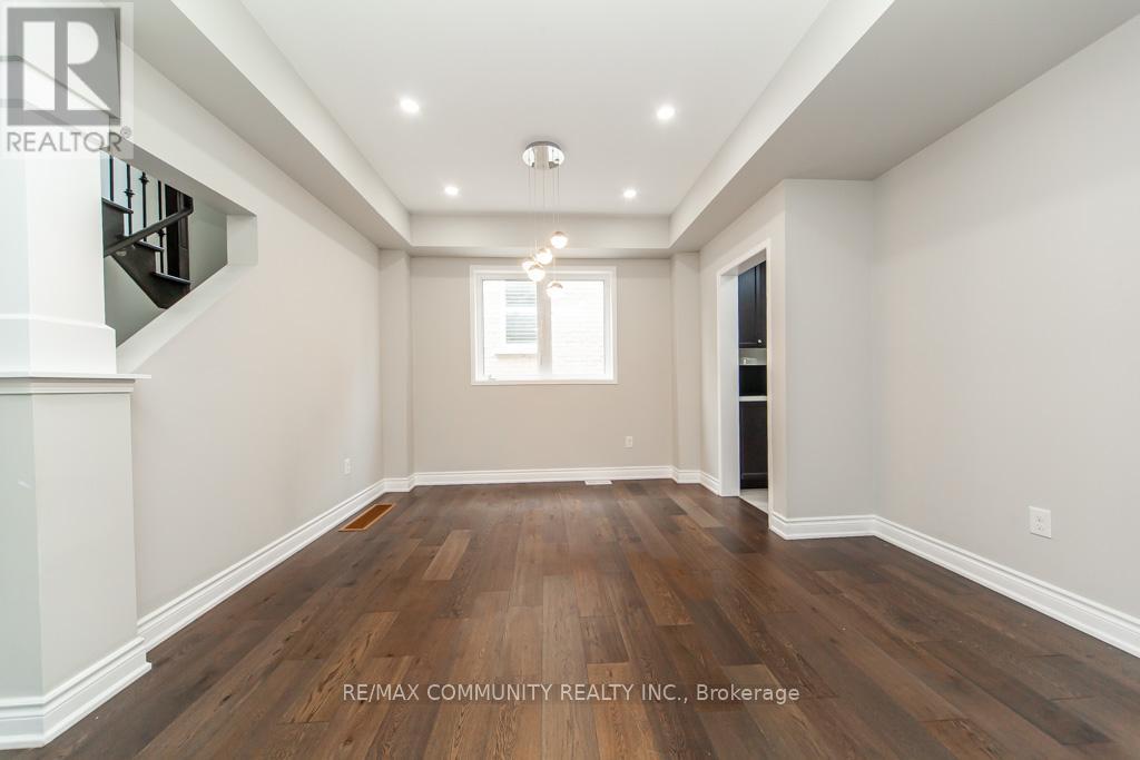 Photo 8 of 24 Raithby Crescent, Ajax ON