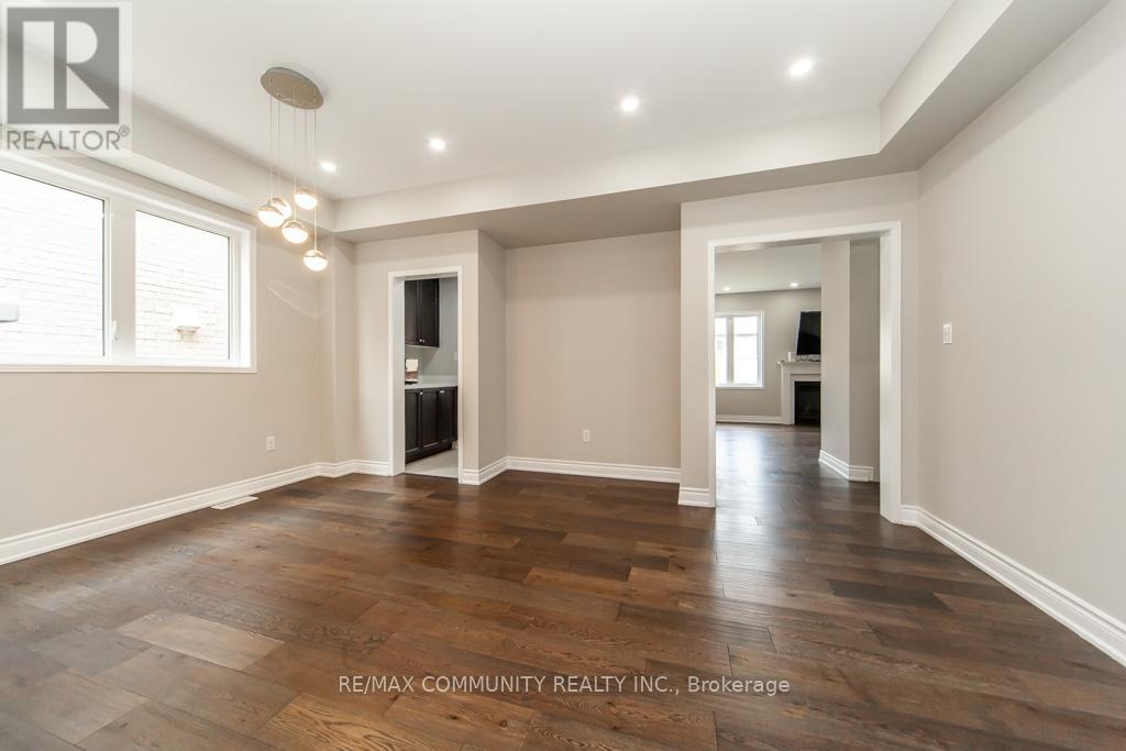 Photo 7 of 24 Raithby Crescent, Ajax ON