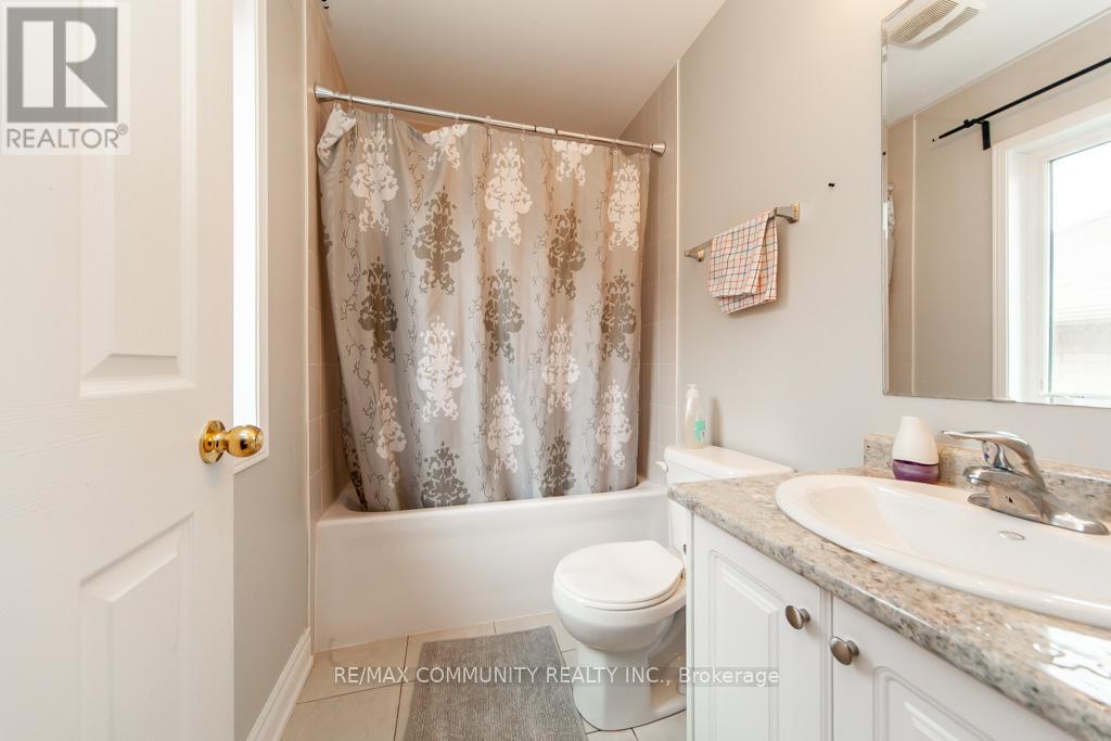 Photo 35 of 24 Raithby Crescent, Ajax ON