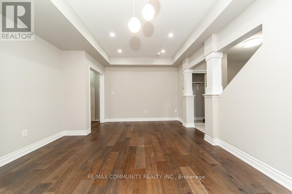 Photo 9 of 24 Raithby Crescent, Ajax ON