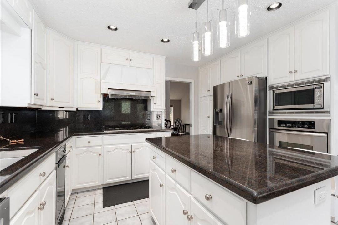 Photo 7 of 18935 57 Avenue, Surrey BC