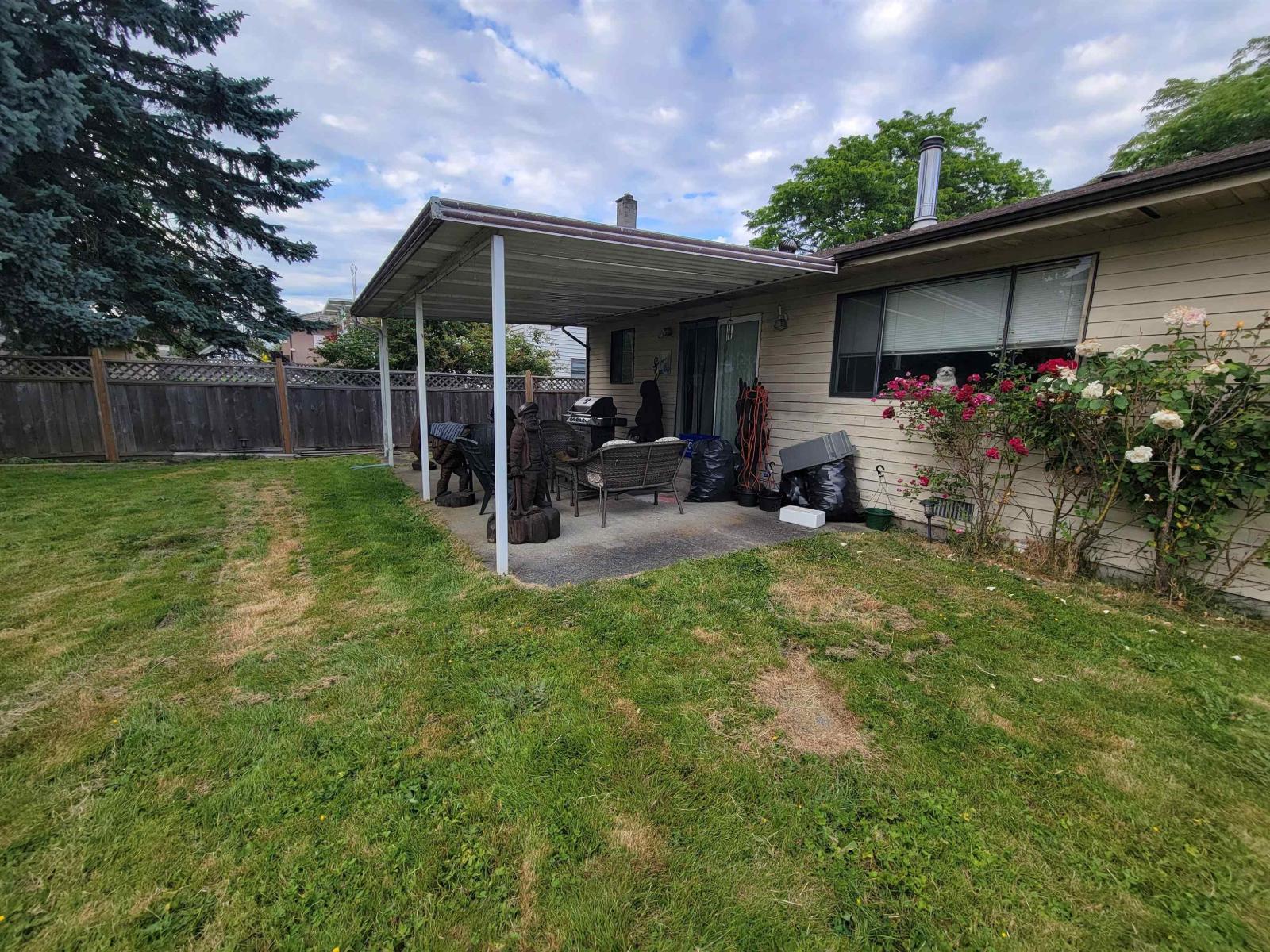 Photo 3 of 9483 124 A Street, Surrey BC