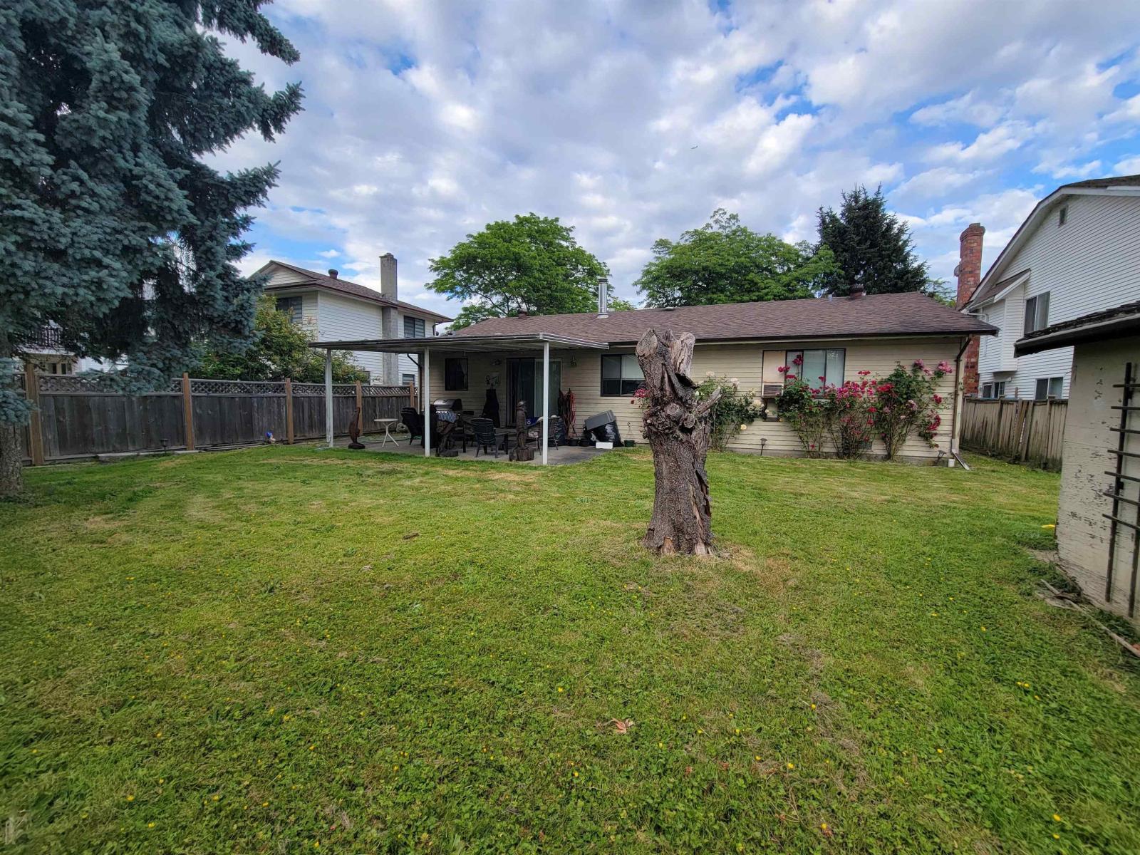Photo 2 of 9483 124 A Street, Surrey BC