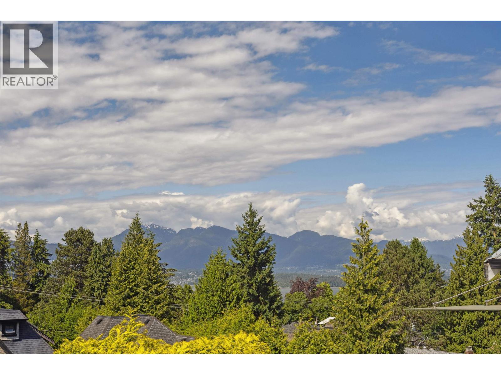 Photo 1 of 4190 W 11 Th Avenue, Vancouver BC