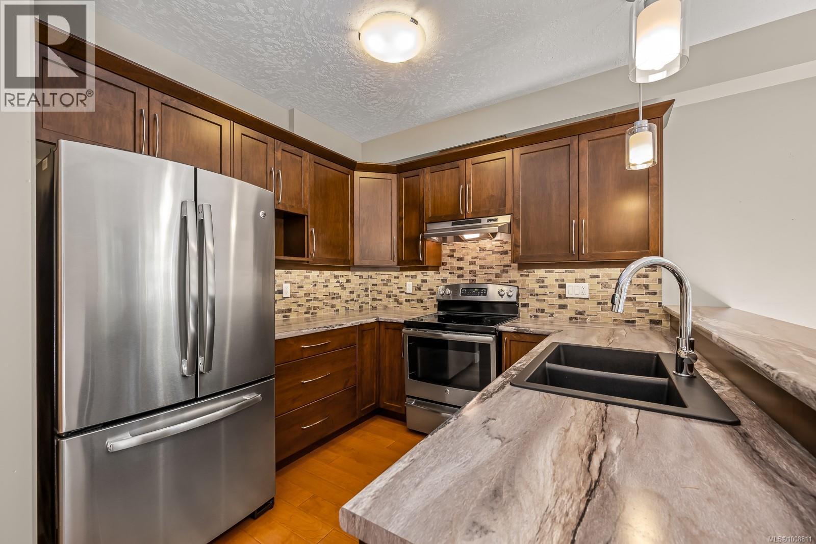 10 2030 Wallace Ave, Comox