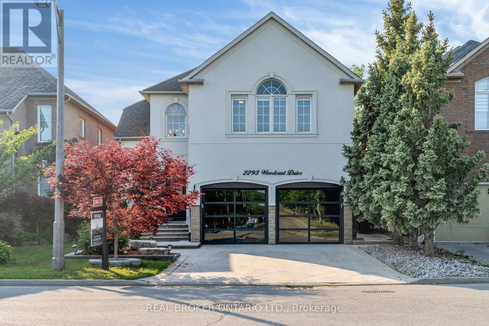 Photo 4 of 2293 Woodcrest Drive, Oakville ON