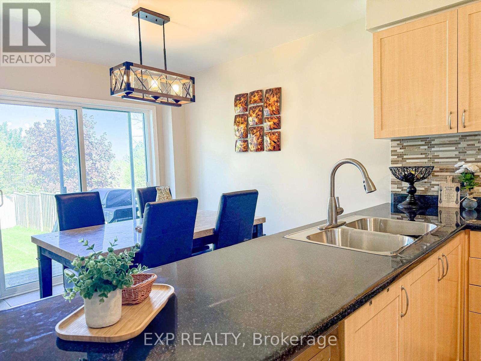 Photo 6 of 56 Hansford Drive, Brantford ON