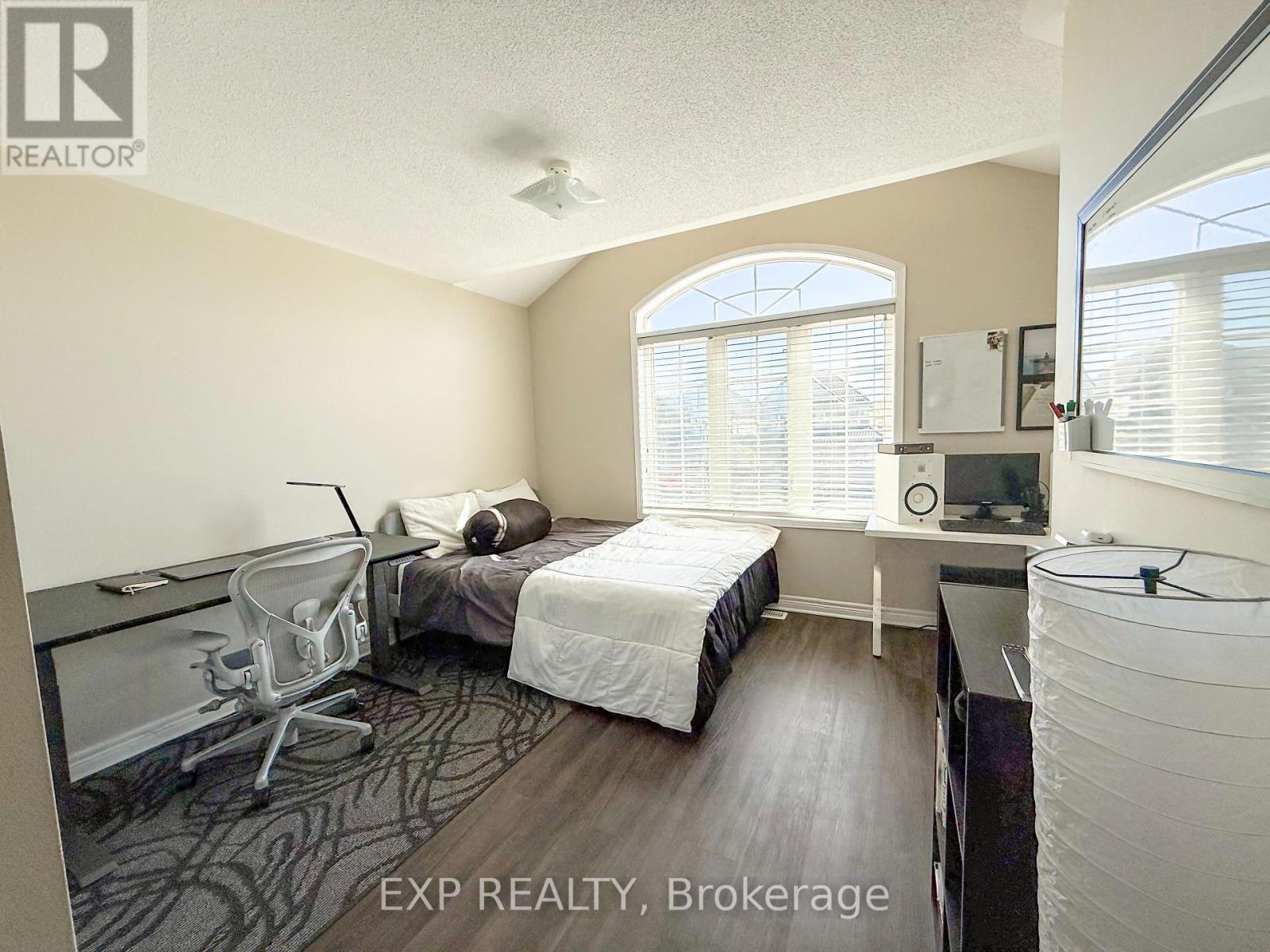 Photo 10 of 56 Hansford Drive, Brantford ON