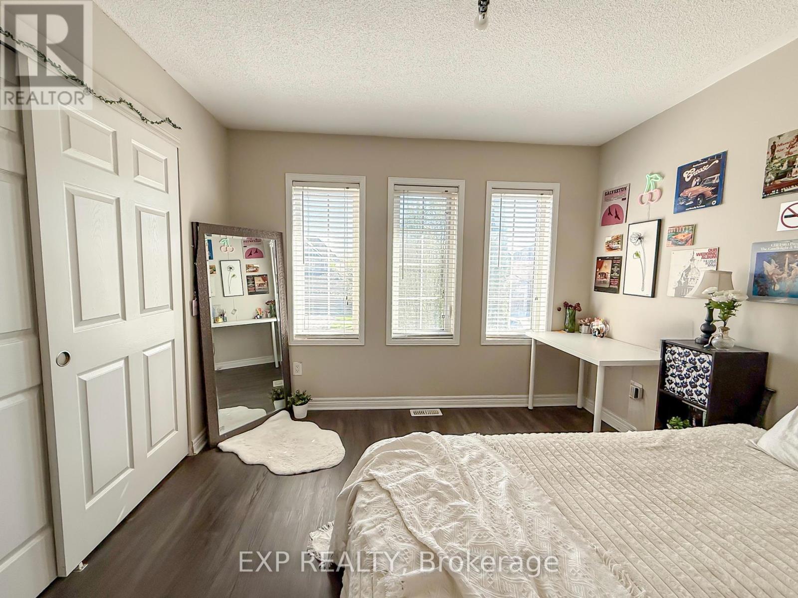 Photo 39 of 56 Hansford Drive, Brantford ON