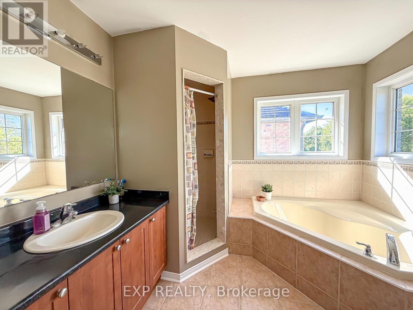 Photo 31 of 56 Hansford Drive, Brantford ON