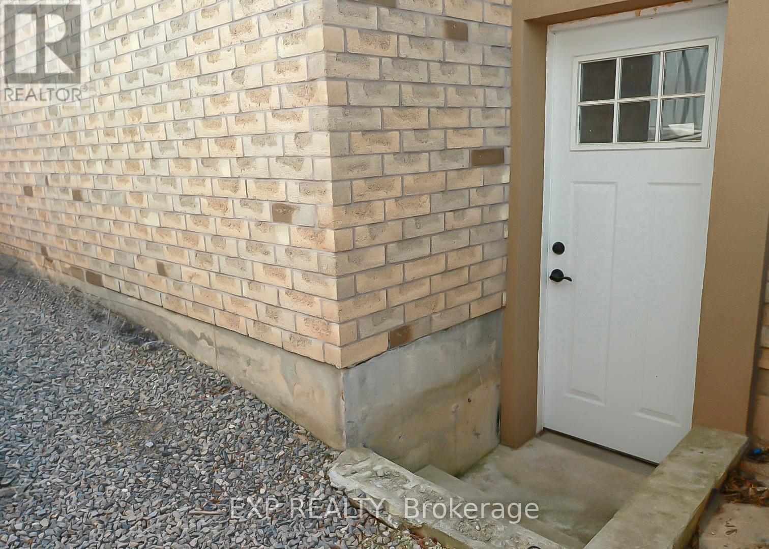 Photo 42 of 56 Hansford Drive, Brantford ON